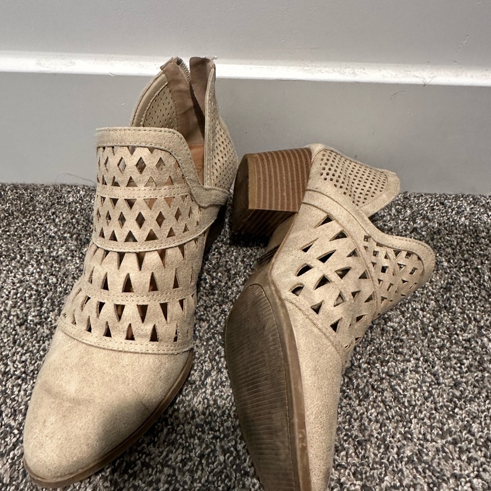 Boots - Picture 2 of 5